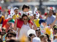 Participantes da missa da primeiro Jornada Mundial da Criança com o papa Francisco.