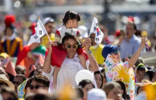 Participantes da missa da primeiro Jornada Mundial da Criança com o papa Francisco.
