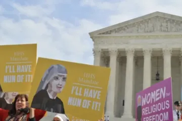 Freiras demonstram apoio às Irmãzinhas dos Pobres em frente à Suprema Corte dos EUA,