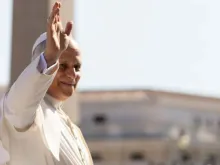 Papa Leão XIV na praça de São Pedro, no Vaticano.