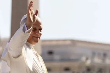 Papa Leão XIV na praça de São Pedro