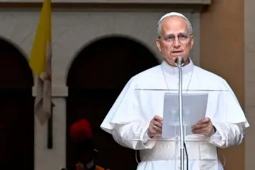 Leão XIV reza o Ângelus em Castel Gndolfo em 17 de agosto de 2025