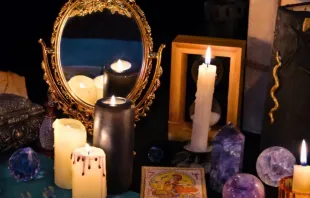 Imagem referencial sobre práticas da Nova Era.