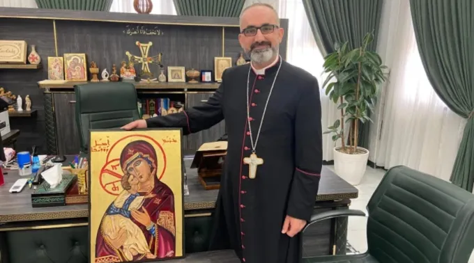Benedictus Hanno recebe o ícone de Nossa Senhora dos Cristãos Perseguidos em Qaraqosh, Iraque, em 6 de agosto de 2025 ?? 