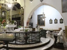 O papa Leão XIV reza ontem (19) no santuário mariano de Mentorella, Itália.