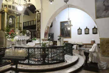 Leão XIV reza no santuário mariano de Mentorella, Itália, em 20 de agosto de 2025