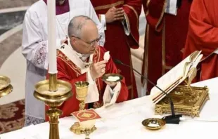 O papa Leão XIV celebra a missa em 29 de junho de 2025, na solenidade dos santos Pedro e Paulo.