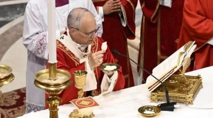 Leão XIV celebra a missa em 29 de junho de 2025, na solenidade dos santos Pedro e Paulo ?? 