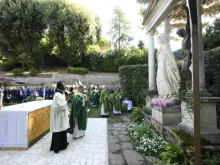 O papa Leão XIV celebra a missa pelo Cuidado da Criação em Castel Gandolfo, Itália, em 9 de julho de 2025.