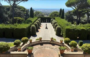 O centro de treinamento e laboratório ecológico Borgo Laudato si fica nos jardins de Castel Gandolfo, Itália.