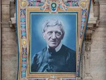 Tapeçaria do cardeal Newman na basílica de São Pedro, no Vaticano.