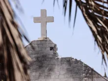 Danos à igreja da Sagrada Família devido a um ataque israelense à igreja, no bairro de Zeitoun, na Cidade de Gaza, em 17 de julho de 2025.