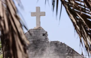 Danos à igreja da Sagrada Família devido a um ataque israelense à igreja, no bairro de Zeitoun, na Cidade de Gaza, em 17 de julho de 2025.
