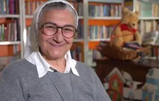 A irmã Miranda Moltedo era diretora da escola primária de Carlo quando ele era aluno.