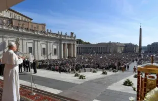 O papa Leão XIV hoje (7) na missa de canonização de Carlo Acutis e Pier Giorgio Frassati, na praça de São Pedro, no Vaticano.