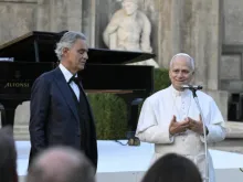 O papa Leão XIV inaugura Borgo Laudato si' em Castel Gandolfo, Itália, na última sexta-feira (5).