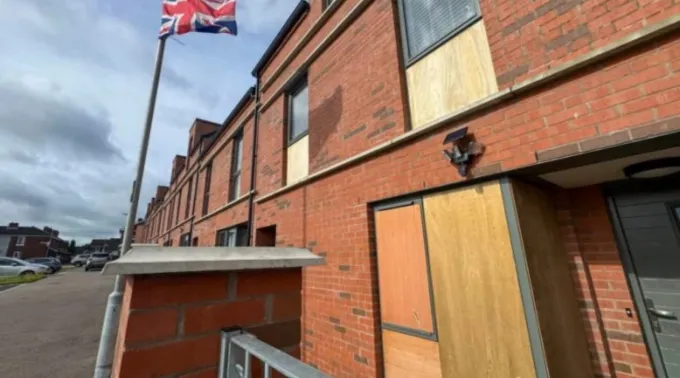 Vista de casas destruídas na área de Annalee Street, no norte de Belfast ?? 