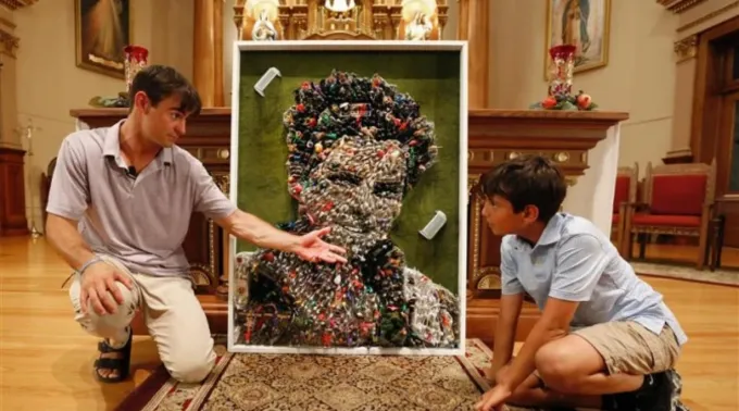 Johnny Vrba apresenta a obra encomendada de são Carlo Acutis para crianças na paróquia de São Carlo Acutis, em Chicago, EUA ?? 