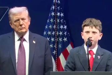 Shane Encinas em uma audiência da Comissão de Liberdade Religiosa em 8 de setembro de 2025