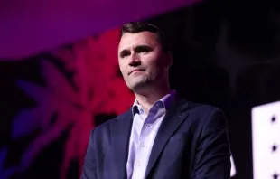 Charlie Kirk conversa com participantes da 2025 Chapter Leadership Summit, no Centro de Convenções de Tampa, em Tampa, Flórida, EUA.