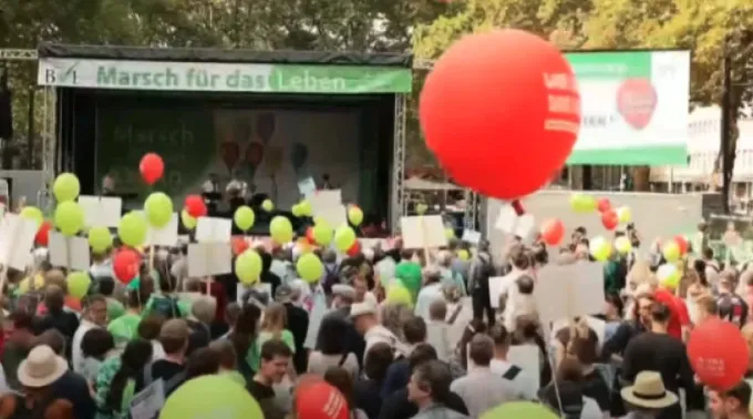 Milhares de manifestantes se uniram à Marcha pela Vida em Colônia, Alemanha, em 20 de setembro de 2025. ?? 