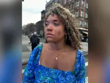 A ativista católica pró-vida Savannah Craven Antao foi agredida em Nova York, EUA, em 3 de abril de 2025, enquanto fazia uma entrevista em vídeo com uma defensora do aborto.