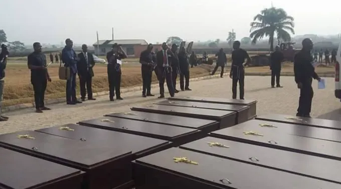 Caixões com restos mortais de 73 cristãos do Estado de Benue, no centro da Nigéria ?? 