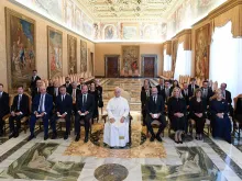 O papa Leão XIV hoje (29) em audiência com membros do Grupo de Trabalho do Parlamento Europeu sobre Diálogo Intercultural e Inter-religioso.