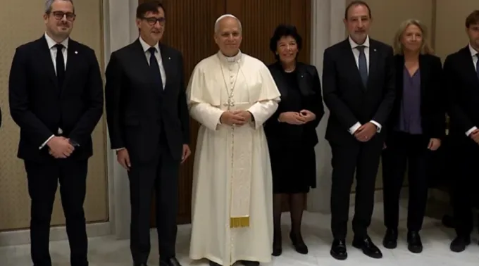 Leão XIV com Salvador Illa em audiência privada no Vaticano. ?? 