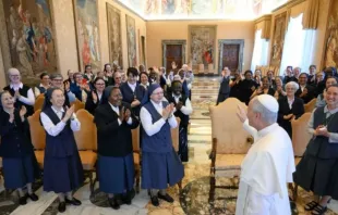 O papa Leão XIV recebeu hoje (2) no Vaticano o capítulo geral das Filhas de São Paulo, congregação religiosa fundada pelo beato Tiago Alberione em 1915.