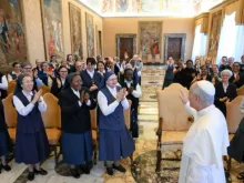 O papa Leão XIV recebeu hoje (2) no Vaticano o capítulo geral das Filhas de São Paulo, congregação religiosa fundada pelo beato Tiago Alberione em 1915.
