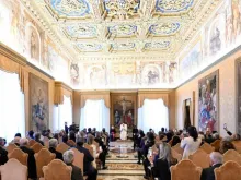 O papa Leão XIV em audiência com grupo de médicos latino-americanos hoje (2) no Vaticano.