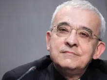 O arcebispo Filippo Iannone discursa em entrevista coletiva apresentando a reforma do direito canônico em 1º de junho de 2021.