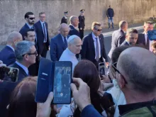 O papa Leão XIV responde hoje (7) a perguntas da mídia em Castel Gandolfo, Itália.