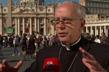 Mark Seitz fala à EWTN no Vaticano em 9 de outubro de 2025