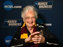 Irmã Jean Dolores Schmidt na primeira rodada do Torneio da NCAA em Dallas, EUA, em março de 2018.