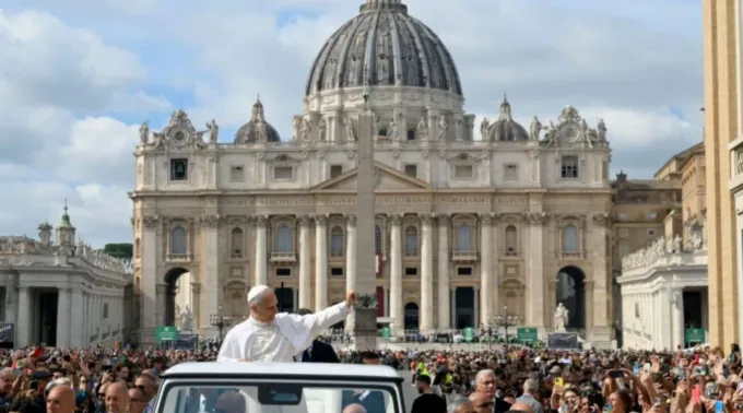Papa Leão XIV na praça de São Pedro ?? 
