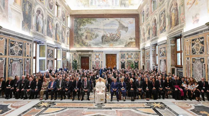 Papa Leão XIV com participantes de audiência no Vaticano  em 13 de outubro de 2025 ?? 