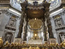 Altar-mor da basílica de São Pedro, no Vaticano.