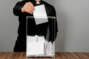 Padres mais jovens dos EUA dizem ser muito mais conservadores do que padres mais velhos em seus padrões de voto