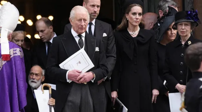 Rei Carlos III em missa de réquiem pela alma de Katharine, duquesa de Kent, em 16 de setembro de 2025 ?? 