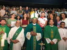 Primeira missa da pastoral dos shoppings, no Shopping Macapá  foi celebrada pelo bispo de Macapá, dom Antônio de Assis Ribeiro.