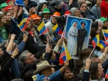Venezuelanos celebram os dois novos santos de seu país em cerimônia de canonização no último domingo (19), na praça de São Pedro, no Vaticano.