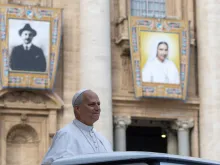 Papa Leão XIV na praça de São Pedro, no Vaticano.