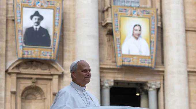 Leão XIV na praça de São Pedro ?? 