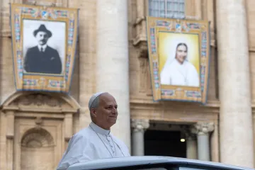 Leão XIV na praça de São Pedro