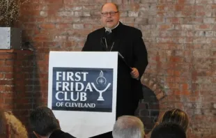 O bispo de Cleveland, Ohio, EUA, Edward Malesic, no First Friday Club de Cleveland em 10 de fevereiro de 2022.