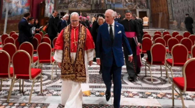 Leão XIV e Carlos III na Capela Sistina em 23 de outubro de 2025 ?? 