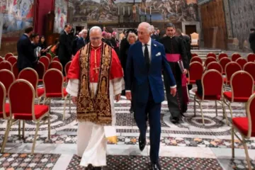 Leão XIV e Carlos III na Capela Sistina em 23 de outubro de 2025