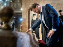 O vice-presidente dos EUA, J.D. Vance, visita ontem (23) a Igreja do Santo Sepulcro, na Cidade Velha de Jerusalém.